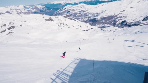 People Skiing Les Menuires — Stock Video