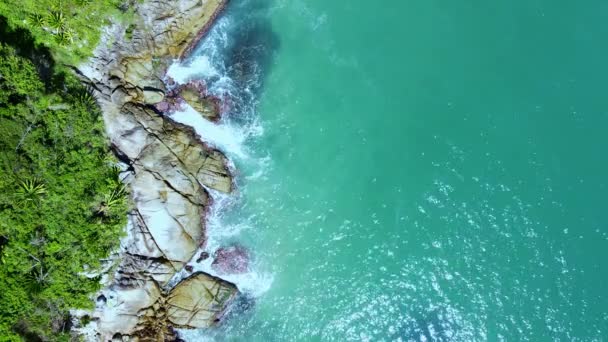 Widok Lotu Ptaka Ocean Waves Docierający Brzegu Plaży Nagranie Drona — Wideo stockowe