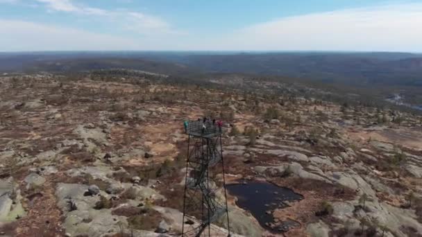 Aerial Panoramic View Lookout Tower Tourists Amidst Natural Park Norway — Video Stock