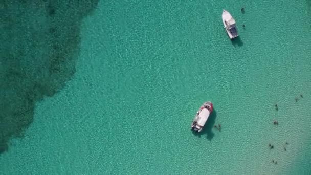 Aerial Bird Eye View Motor Boats Carrying Tourists Turquoise Sea — 图库视频影像