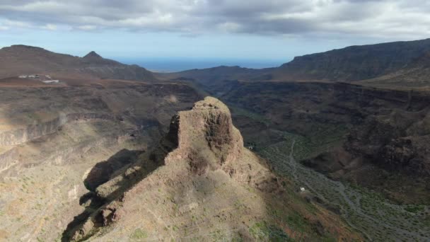 Gran Canaria Ansite Fortress 근처에 궤도에서 원주민의 동굴들은 내부에서 — 비디오