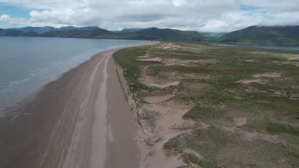 Dramatic Remote Deserted Inch Beach Sand Dunes Dingle Peninsula Ireland — Stockvideo