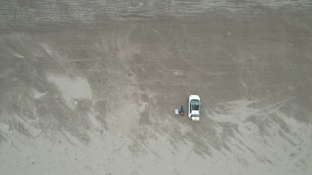 Rising Drone Car Parked Inch Beach Dingle Peninsula Ireland Overhead — Video