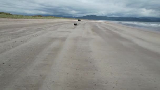 Car Driving Inch Beach Dingle Peninsula Ireland Drone Aerial View — Stockvideo