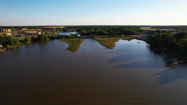 Aerial Footage Cedar Creek Lake Texas Camera Flying North Gun — Stock video