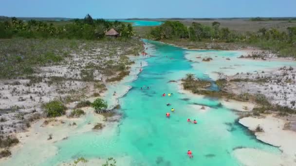 Tourists Floating Tropical Blue Los Rapidos Bacalar Mexico Sunny Day — Vídeo de stock