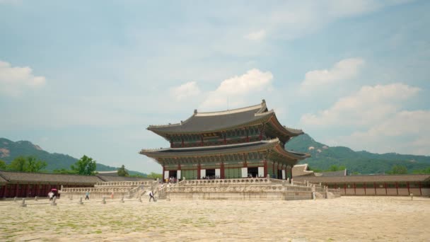 Gyeongbokgung Palace Con Los Turistas Caminando Explorando Belleza Del Antiguo — Vídeos de Stock