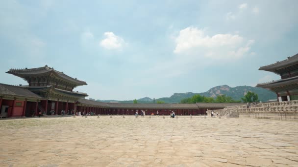 Tourist People Walking Geunjeongmun Gate Gyeongbokgung Palace Seoul Wide Shot — ストック動画