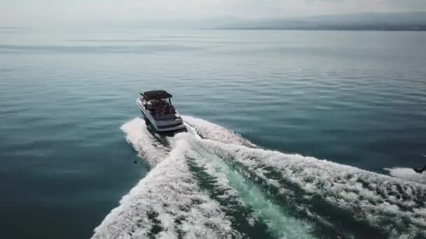 Wakeboard Athlete Boat His Rope Geneva Lake Drone Aerial View — 图库视频影像