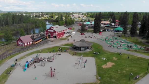 Drone Video Playground Pioneer Park Fairbanks Sommardagen — Stockvideo