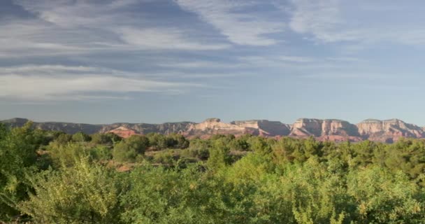 Extreme Wide Shot Sedona Red Rock Mountains Green Foliage Foreground — Stock Video