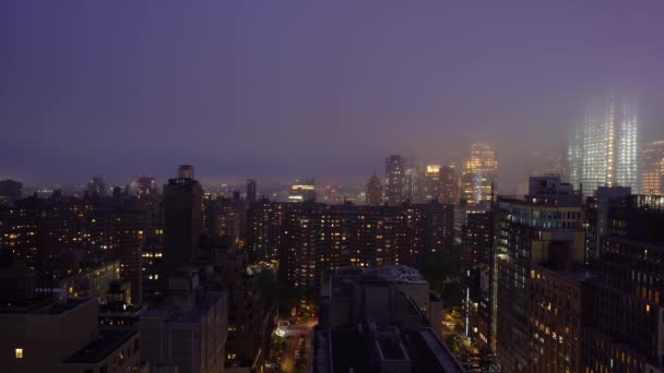 Foggy Midtown Manhattan Noche Nueva York Vista Estática — Vídeo de stock