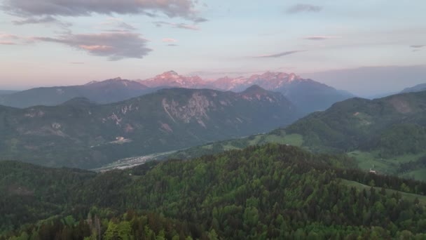 Mountains Hills Summer Day Sheep Meadows Mist Valley — Stock video