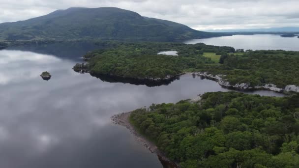 Muckross Lake Anel Kerry Irlanda Panning Drone Vista Aérea — Vídeo de Stock