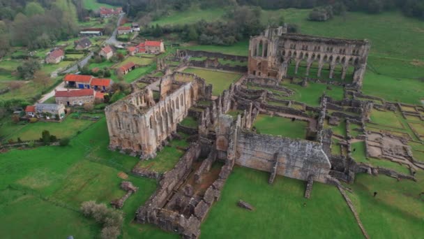 Enthüllung Der Ortungsantenne Über Der Abtei Rievaulx North York England — Stockvideo