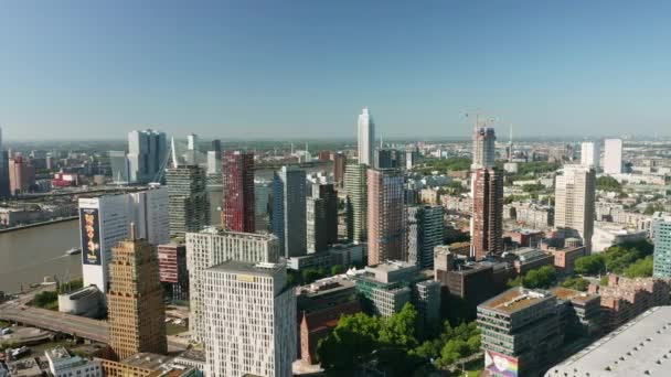 Clădiri Înalte Podul Erasmusbrug Peste Nieuwe Maas Rotterdam Olanda Aeriană — Videoclip de stoc