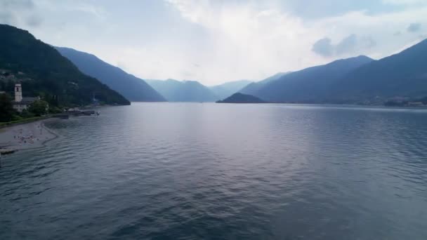 Drone Flying Low Surface Lake Como Italy — Stockvideo