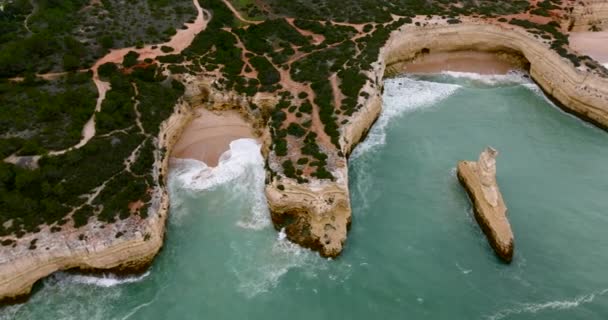 Riprese Aeree Una Giornata Lunatica Mentre Oceano Colpisce Spiagge Della — Video Stock