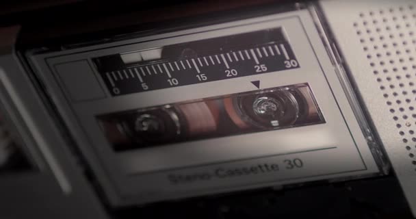 Close Van Microcassette Rolband Recorder Camera Dolly Beweging Kopieerruimte — Stockvideo