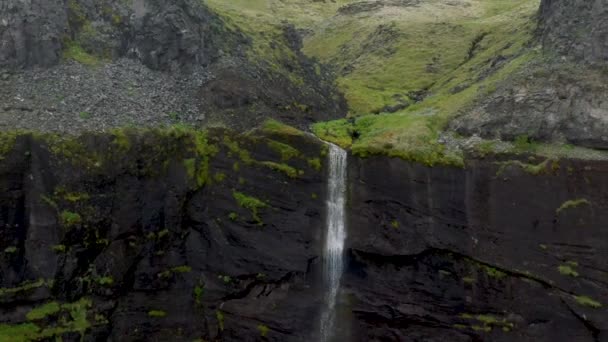 Small Waterfall Iceland Drone Video Pulling Out — Stockvideo