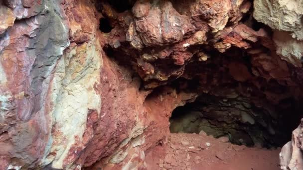 Dolly Parallax Shot Cave Ancient Red Ochre Mining Site — Stockvideo