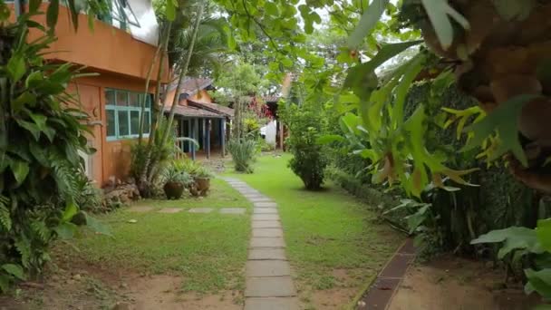 Scenic Tropical Resort Villgae Lush Garden Trees Tracking Out Pathway — Video Stock