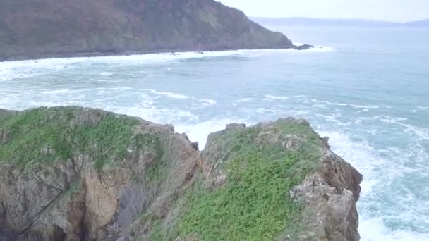 Drone Footage Rocky Island Crashing Waves Cliff — Stockvideo