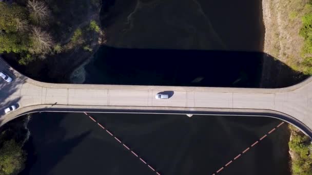 Car Driving Concrete Okerstausee Lake Dam Top Aerial View — Vídeo de Stock