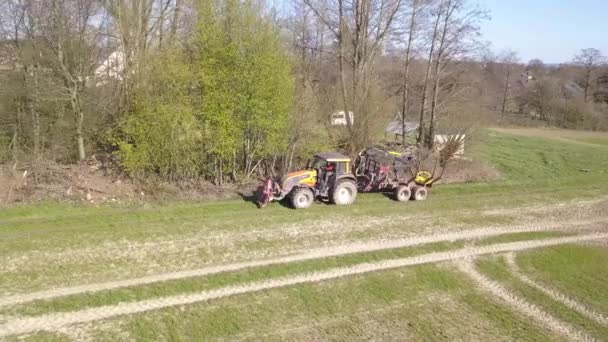 Aerial Shot Tractor Driving Middle Day Rural Farm Field — Vídeo de Stock
