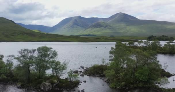 Wooded Islands Loch Mountains Rannoch Moor Highlands Scotland Aerial — Video Stock