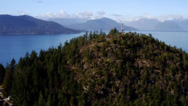 Epic Drone View Radio Tower Lookout Howe Sound Snowy Mountain — Stok video