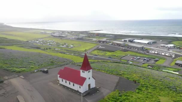 Church Vik Iceland Drone Video Circling Reveal — Αρχείο Βίντεο
