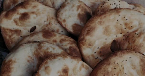 Свежеиспеченный Хлеб Каменной Печи — стоковое видео