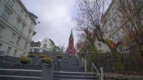 Hyperlapse Mot Den Röda Kyrkan Centrala Bergen Norge — Stockvideo