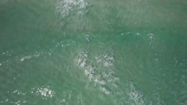 Turkost Vatten Med Kraschvågor Panama City Beach Florida Aerial Tilt — Stockvideo
