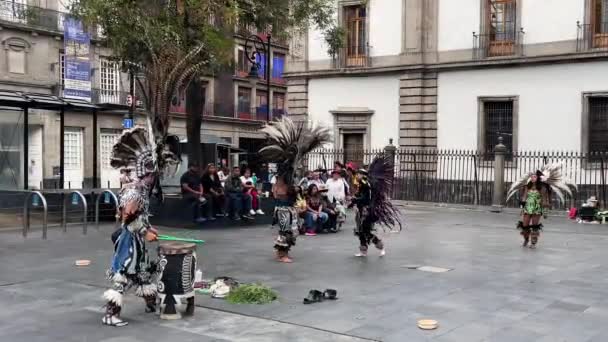 Slow Motion Shot Traditional Aztec Dance Zocalo Mexico City Downtown — стоковое видео