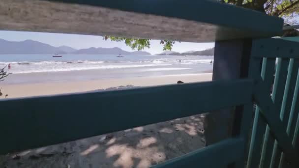 Vista Baixo Para Cima Pessoas Divertindo Uma Bela Praia Brasil — Vídeo de Stock