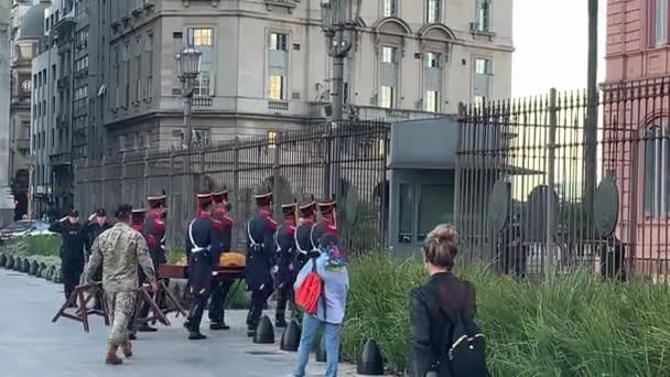 Honor Guard Retiring Argentine National Flag Casa Rosada — ストック動画
