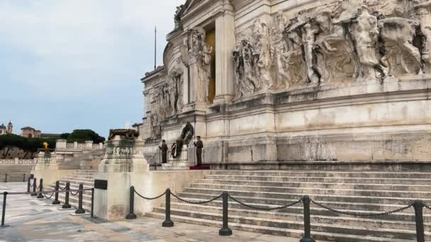 Guardias Vigilan Cerca Cripta Del Recuerdo Llama Sin Fin — Vídeos de Stock