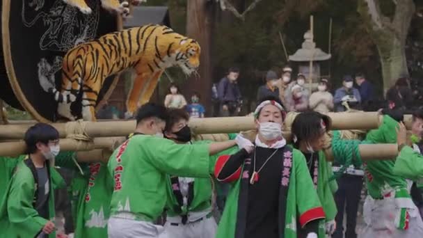 Tigre Temático Sagicho Flutuador Transportado Através Hachiman Santuário — Vídeo de Stock