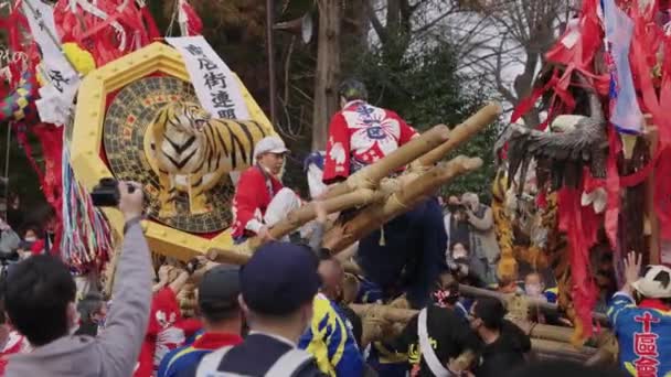 Tiger Floats Sagicho Matsuri Battle Together Front Crowds Japanese — 비디오