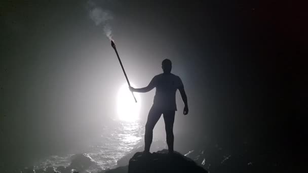 Fantastic Shot Young Man Torch Cave Facing Sea Called Cueva — Vídeo de Stock