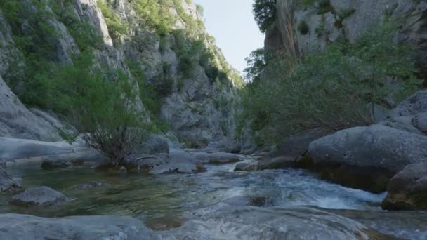 Cinematic Nature Travelling Footage Waterfall Gubavica Mountain Canyon Next Split — Αρχείο Βίντεο