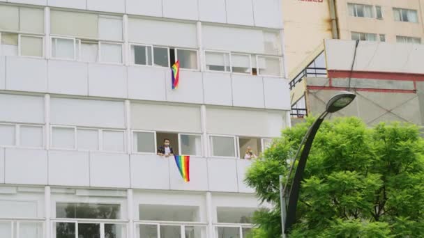 Rainbow Flags Draped Buiten Ramen Voor Pride Parade Mexico Langzame — Stockvideo