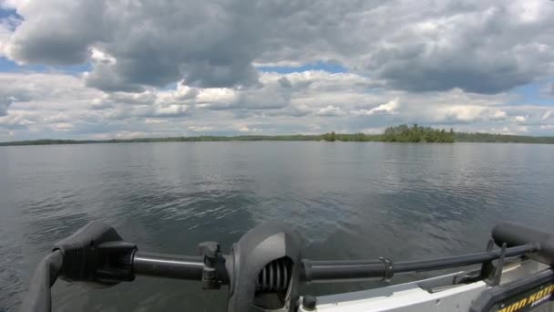 Trollemotor Fordækket Fiskerbåd Mens Cruising Åbne Farvande Lake Vermilion Det – Stock-video