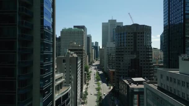 Кінематографічні Урбаністичні Кадри Повітряного Вигляду Бульвару Центрі Монреаля Квебек Сонячний — стокове відео