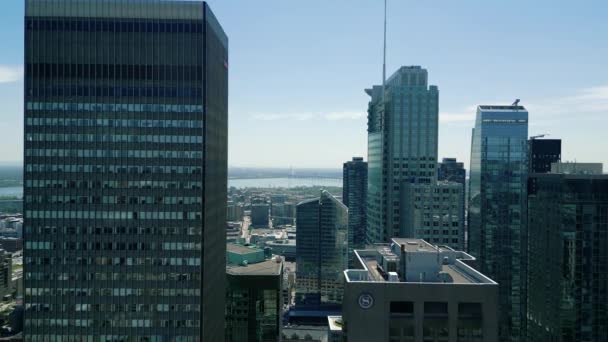 Кінематографічні Урбаністичні Кадри Видом Будівлі Хмарочоси Посеред Центру Монреаля Квебек — стокове відео