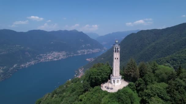 Aerial View Faro Voltiano Overlooking Lake Como Dolly Forward — 비디오