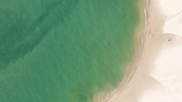2022年夏天追踪一条新建的海岸线 — 图库视频影像