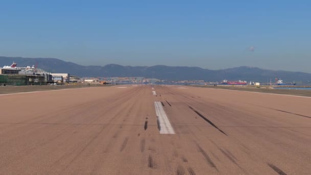 Landebahn Des Internationalen Flughafens Von Gibraltar Tagsüber Breit — Stockvideo